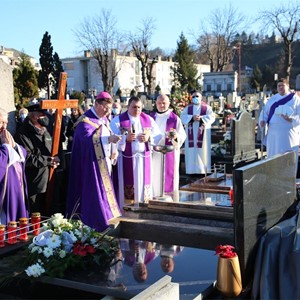 Biskup Šaško predvodio misu zadušnicu i sprovodne obrede za vlč. Josipa Antonca